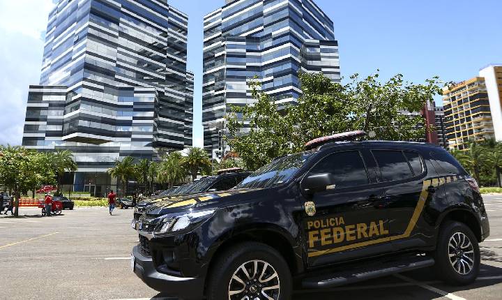 PF mira empresário suspeito de intimidar jornalistas no caso Master