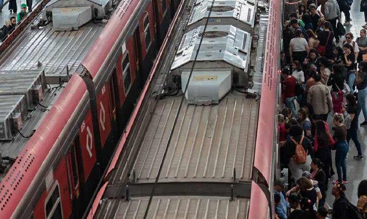Trabalhadores das linhas 11, 12 e 13 dos trens em São Paulo iniciam g