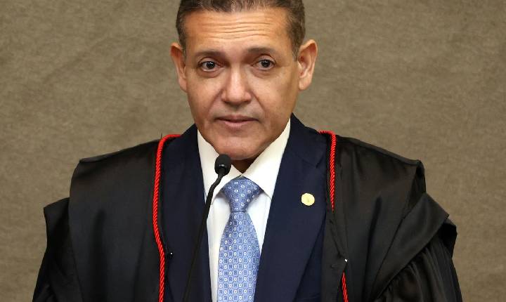 TSE atende Flávio e manda suspender canal do whatsapp Exército do Lula