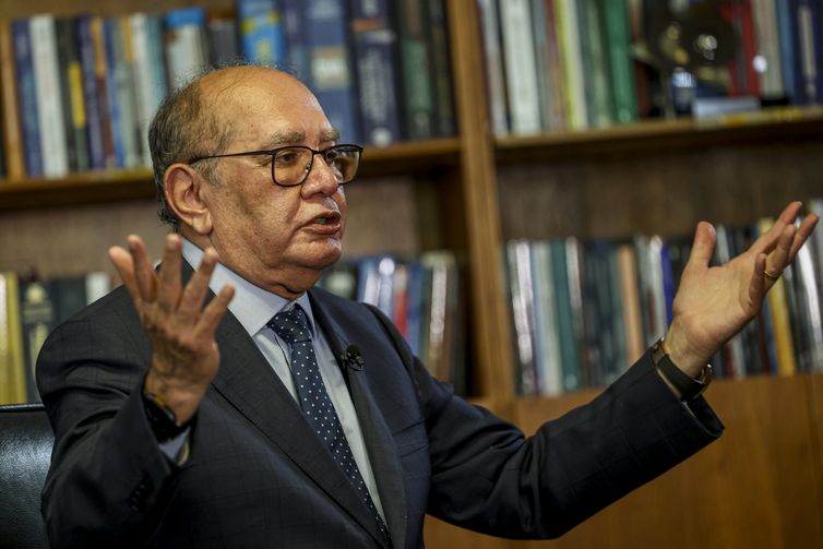 Gilmar Mendes suspende parte de decisão sobre impeachment de ministros