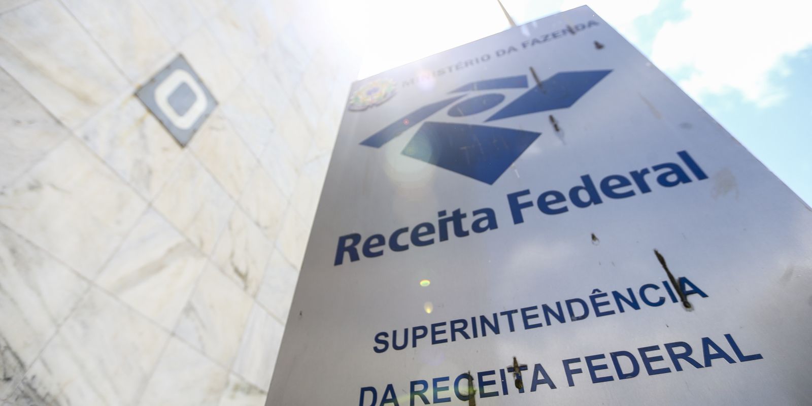 Receita paga lote especial de restituição automática em julho